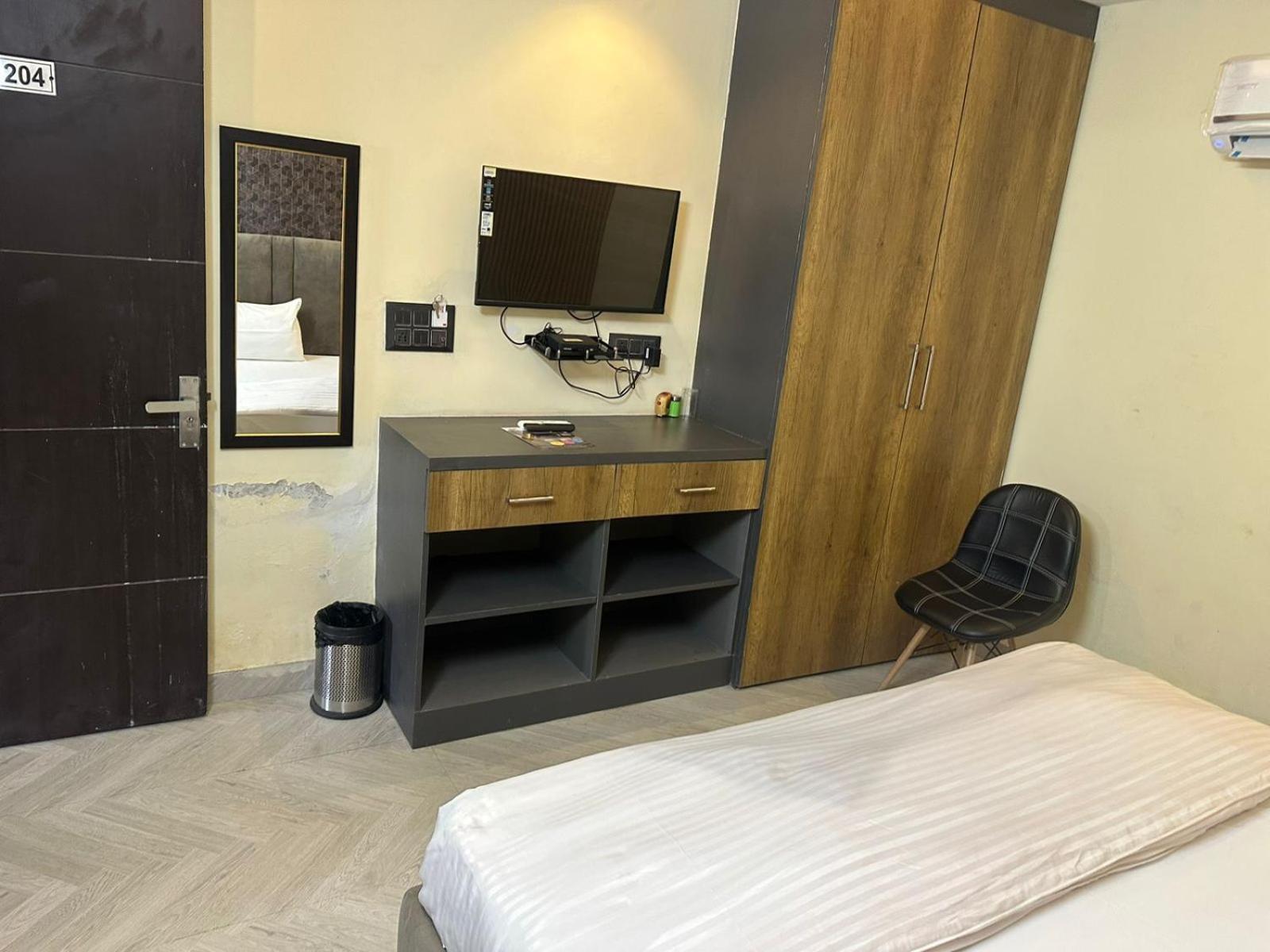 Hotel Kritika Greater Noida Exterior foto